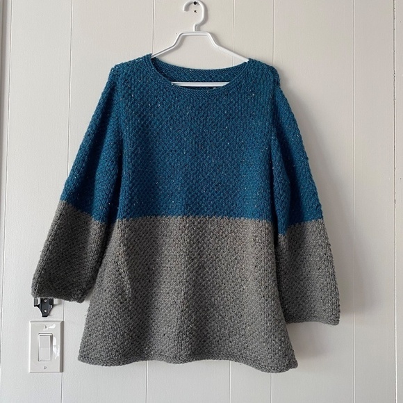 Hand knit 3/4 sleeve pull over crew neck sweater grey and teal - Picture 1 of 7